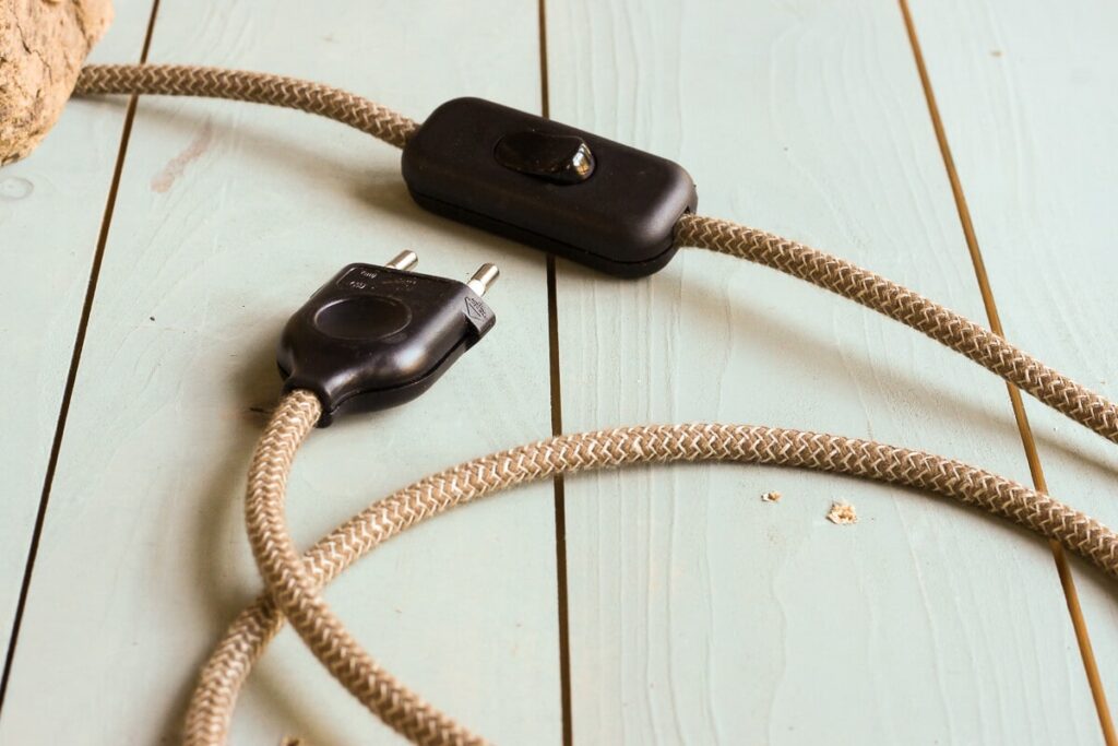 Treibholz Lampe Stockholm Textilkabel mit Schalter und Stecker