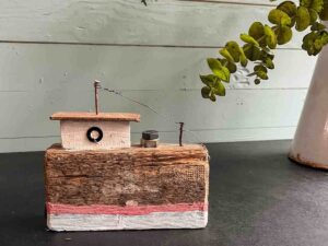 Treibholz Schiff Elbschlepper klein