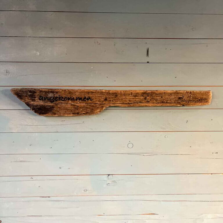 Treibholz Schild angekommen