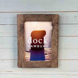 Hafenmoment im Treibholzrahmen